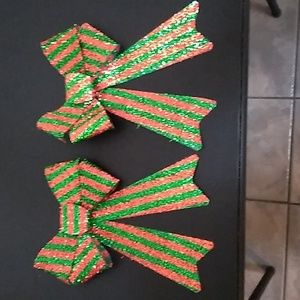 2 Christmas bows NWOT